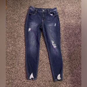 💙ripped blue jeans